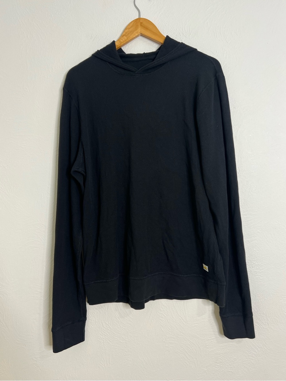 Vuori Black Tech Waffle Hooded Long-Sleeve Top size Large